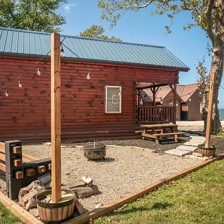 Charming Lakeview Cabin Near Geneva-On-The-Lake!